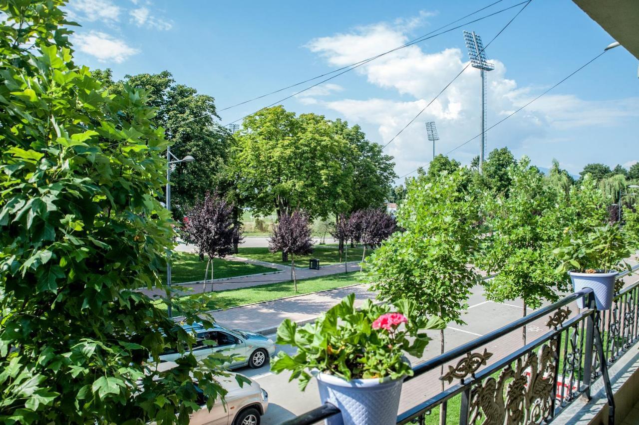 Villa Parku Rinia Korce Bagian luar foto