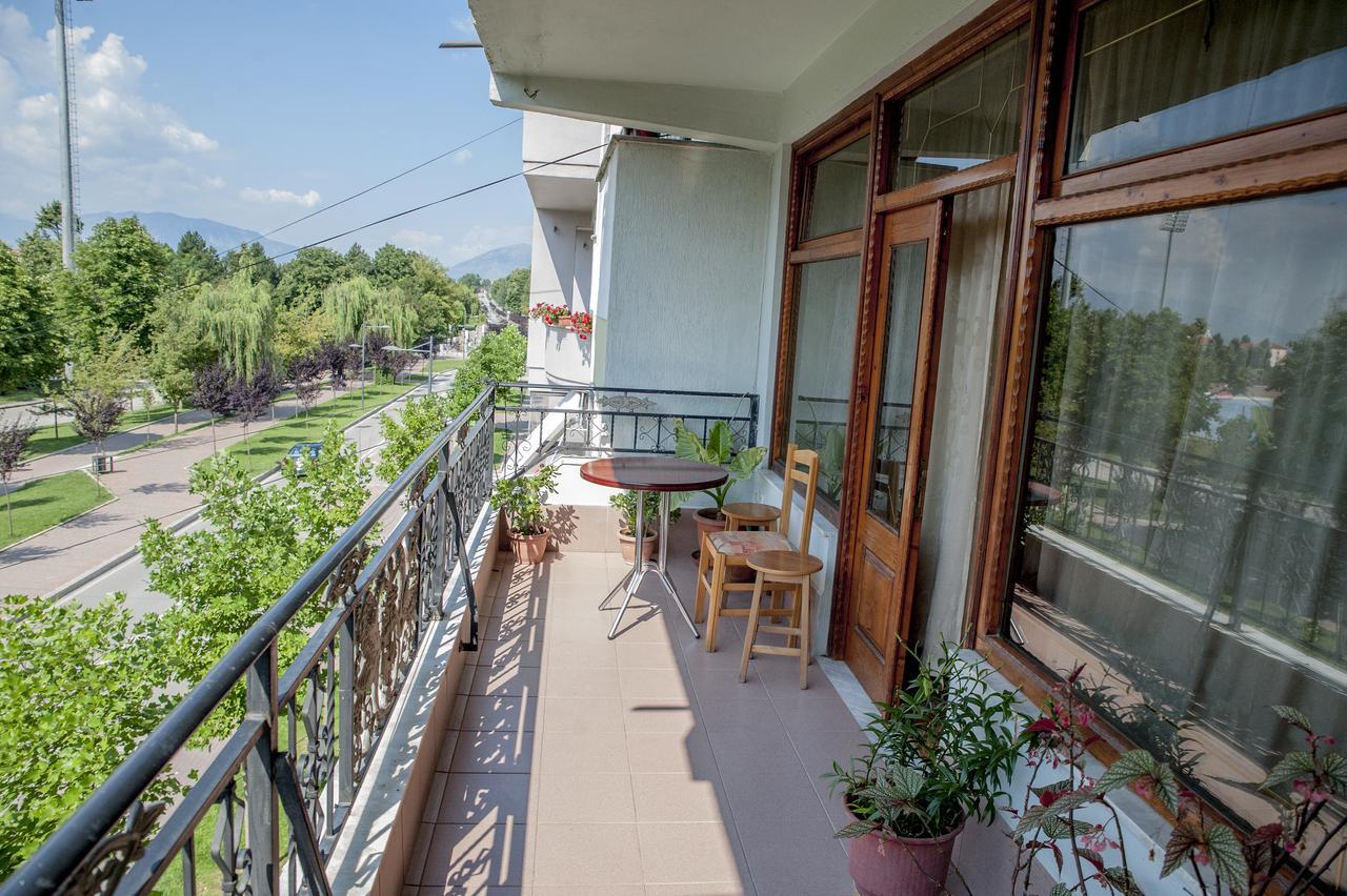 Villa Parku Rinia Korce Bagian luar foto